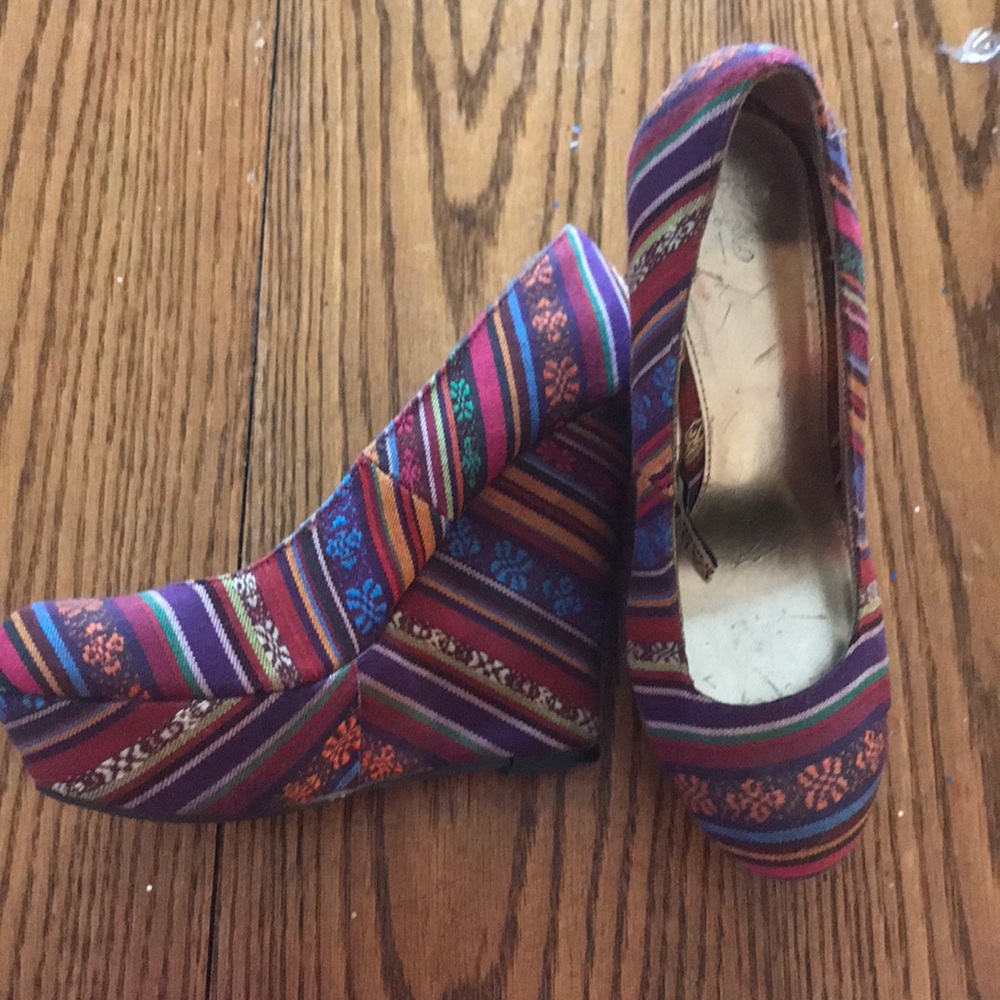 MOSSIMO TRIBAL WEDGES SHOES SIZE 8